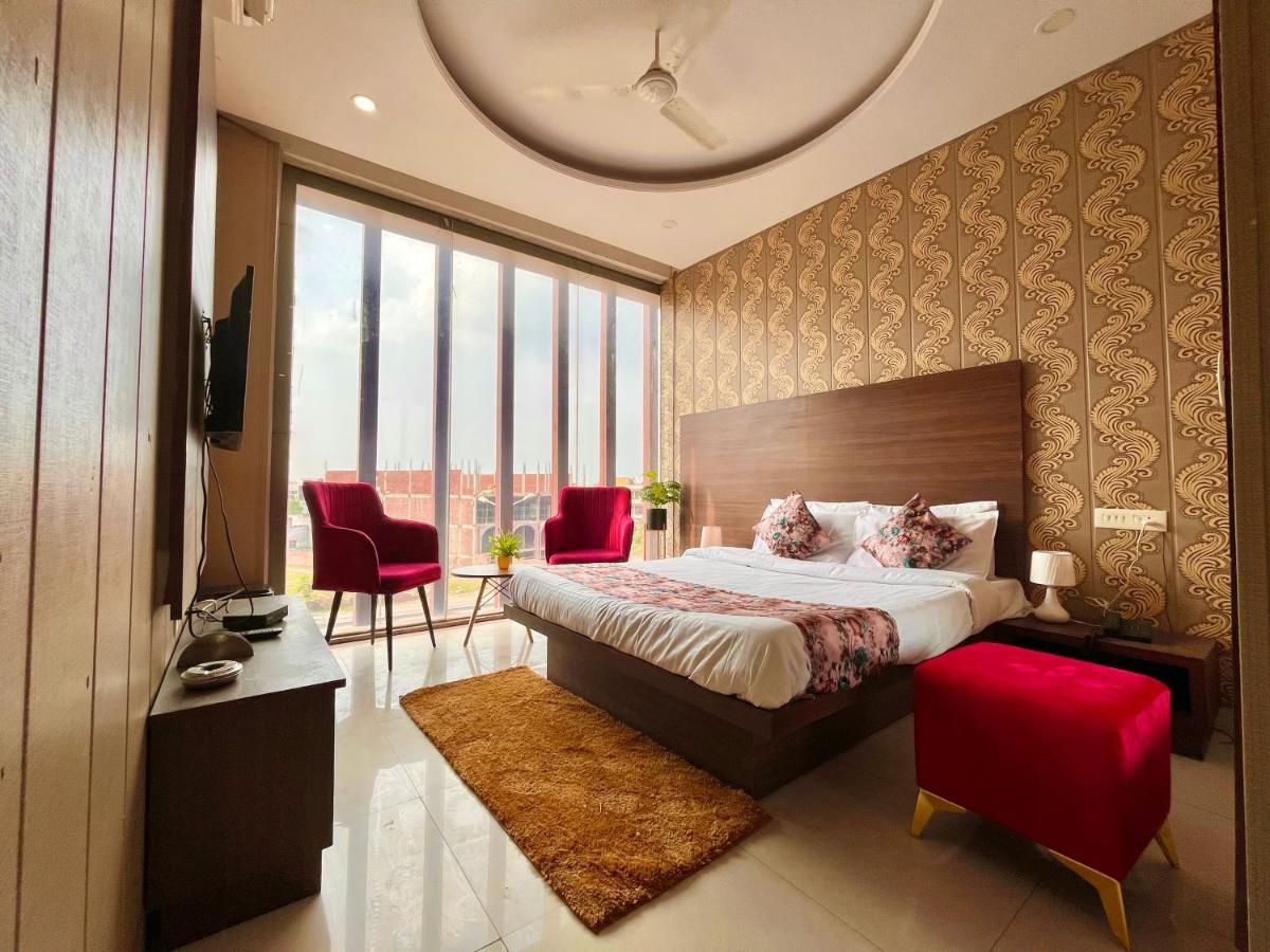 Chandīgarh Hotel Pearl Grand, Zirakpur - Top Rated & Most Awarded Property In Tricity מראה חיצוני תמונה